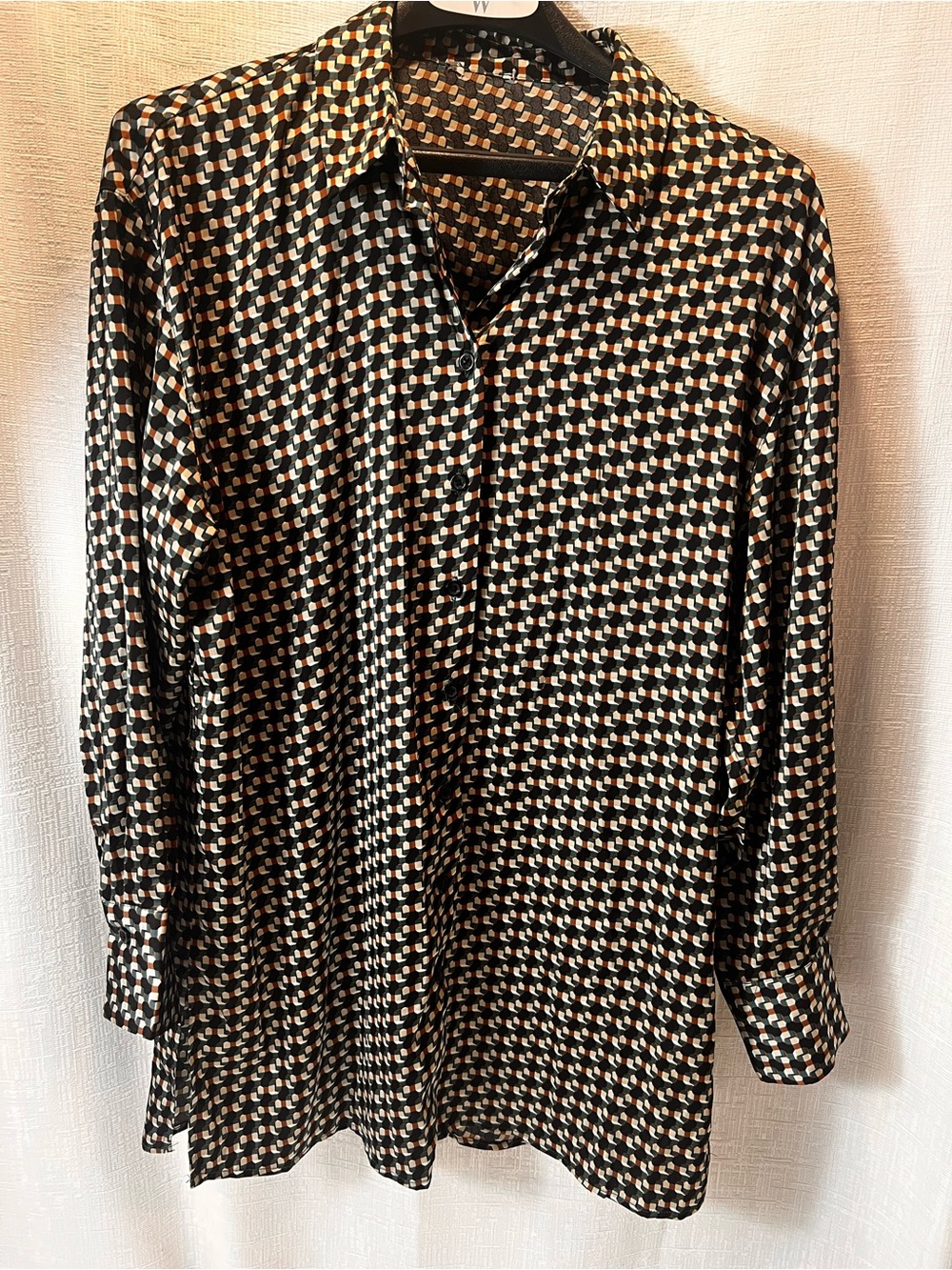 Geometric Print long Button-Front Blouse in Black and Cream